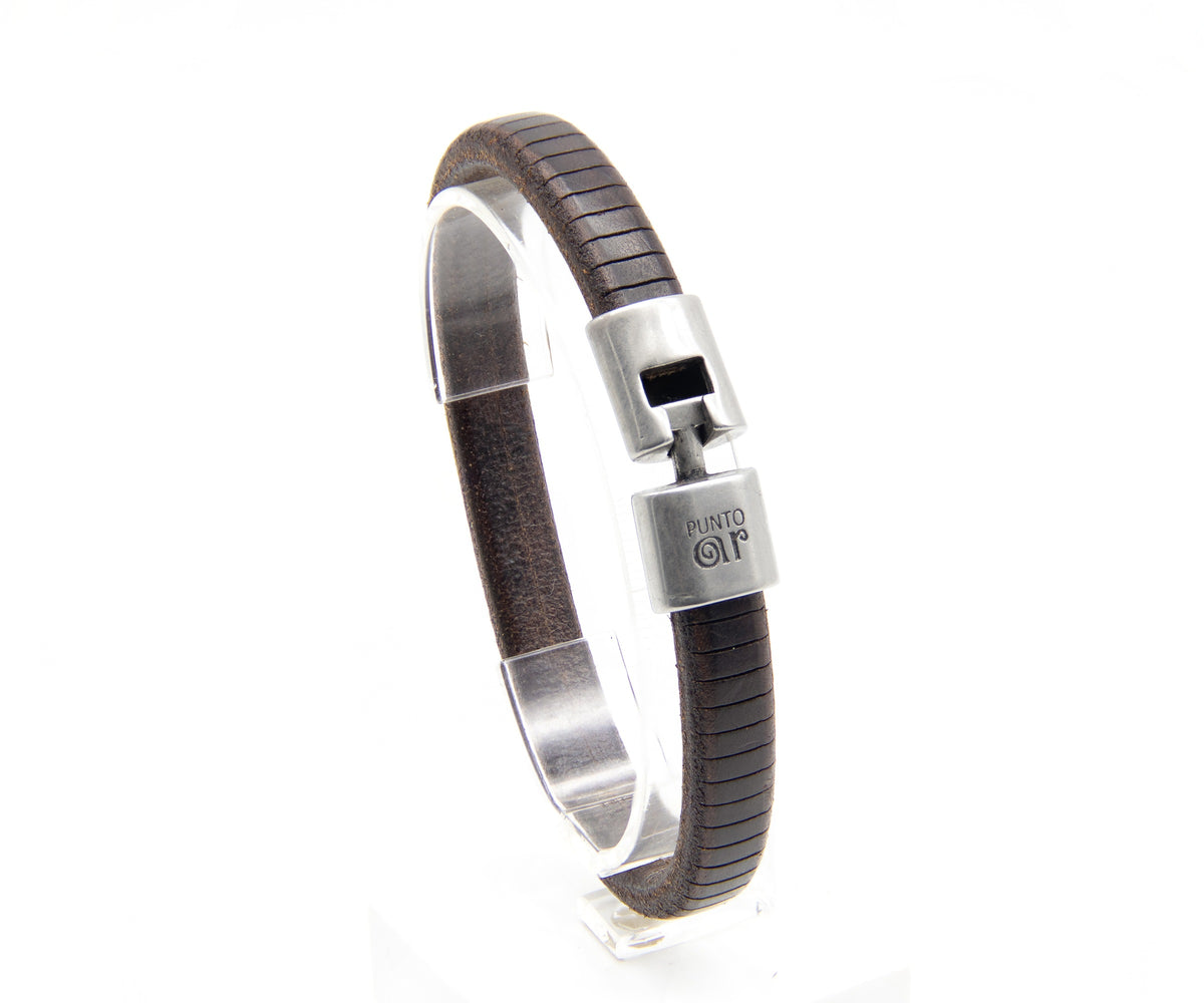 Pulsera Partitura de cuero grueso grabado a rayas – PuntoAR (vista 3)