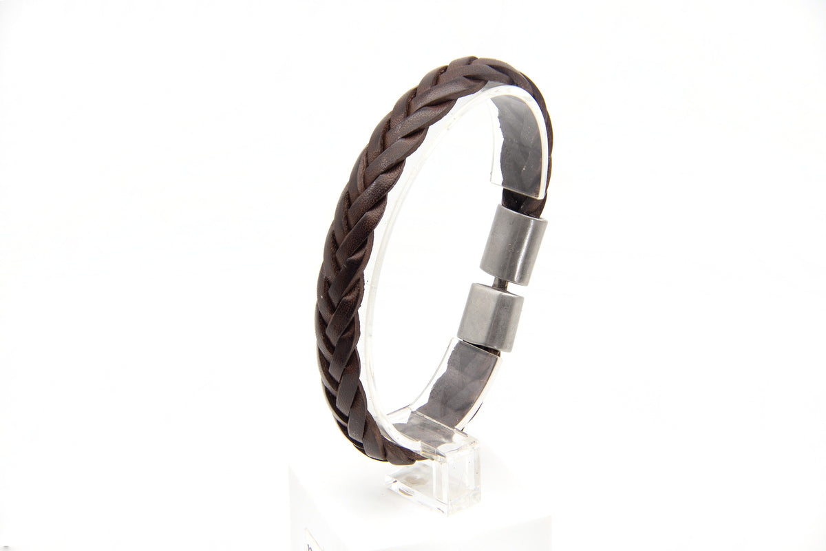 Pulsera Trenza nueva marrón, vista lateral en pedestal