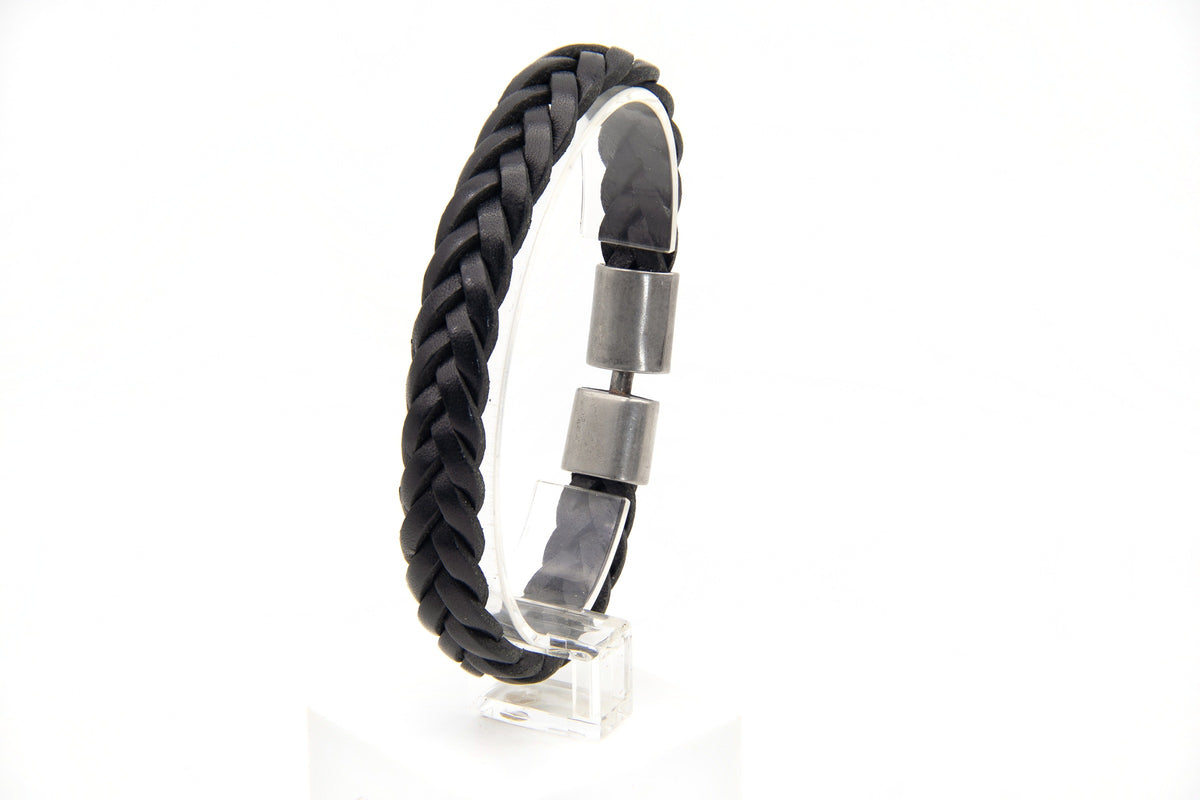 Pulsera Trenza nueva negra, vista lateral en pedestal