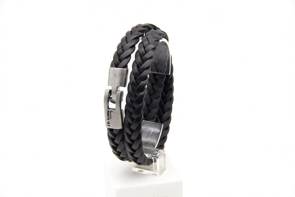 Pulsera Trenza doble de cuero negro en pedestal