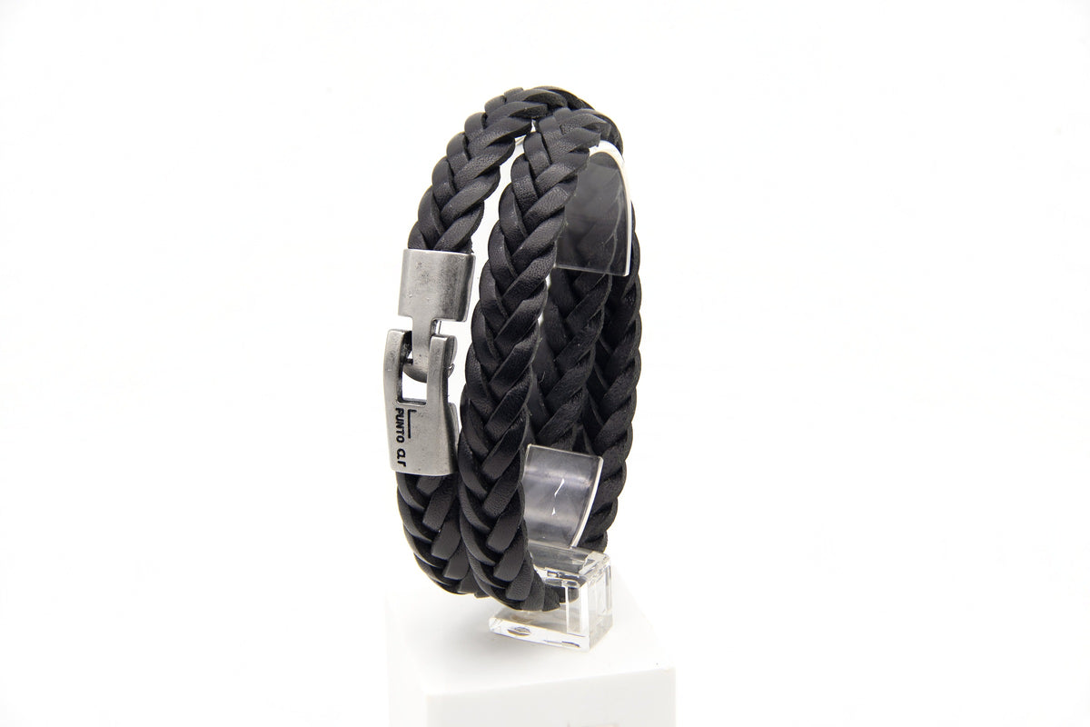 Pulsera Trenza doble de cuero negro en pedestal
