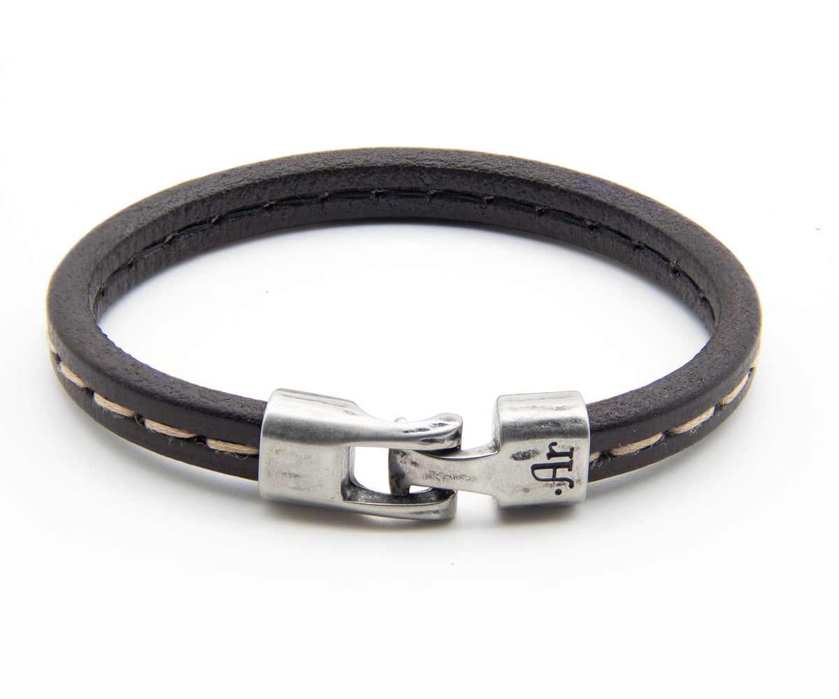 Pulsera Navegante negra tumbada, otro ángulo – PuntoAR