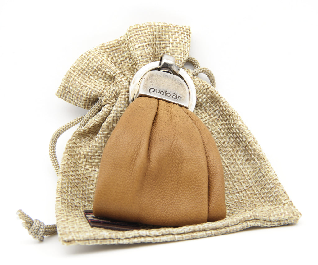 Llavero de cuero grueso camel – PuntoAR