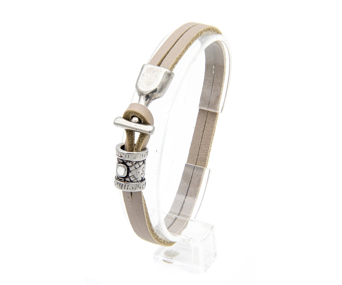 Pulsera Marinera T de cuero marrón con fornitura roja y cierre en T – PuntoAR