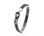 Pulsera Marinera T de cuero negro con fornitura roja y cierre en T – PuntoAR