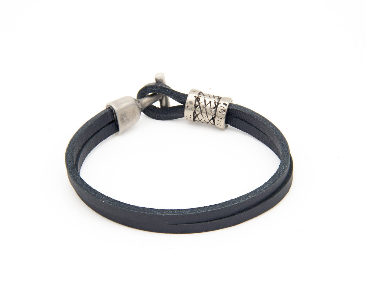 Pulsera Marinera T de cuero taupe con fornitura blanca y cierre en T – PuntoAR